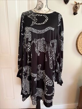 EASEL Black Leopard Oversized Long Sleeve Dress